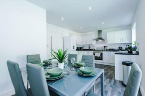 Penny Bridge Modern House with 6 Beds and Parking